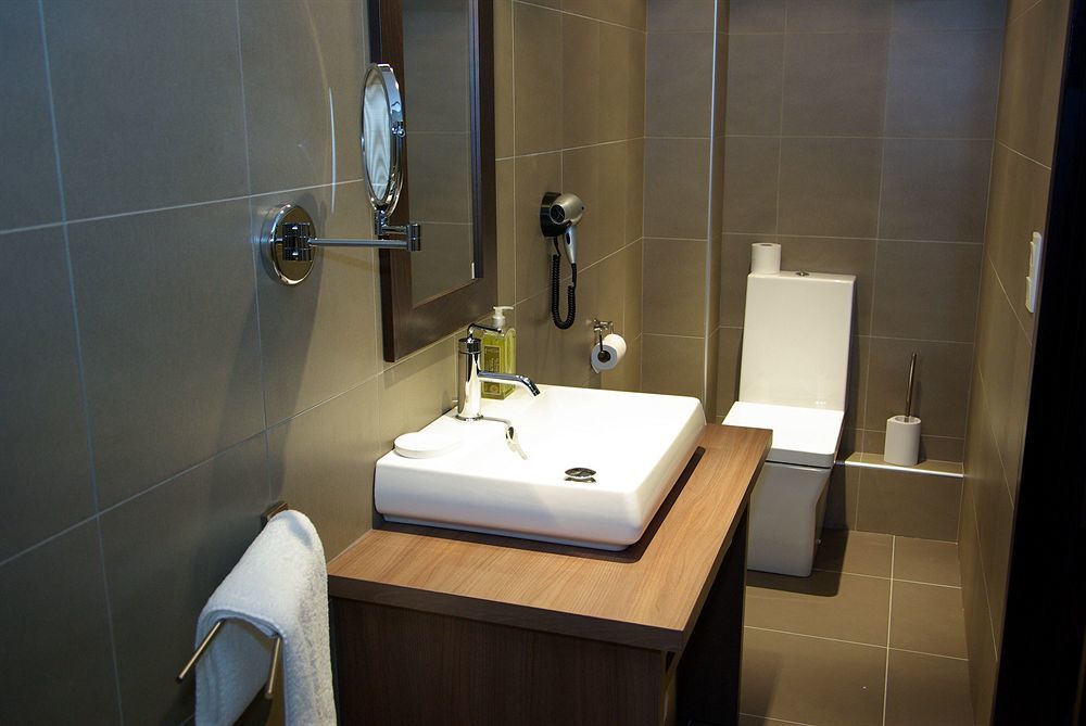 Bhb Hotel Bagnols-sur-Cèze Esterno foto